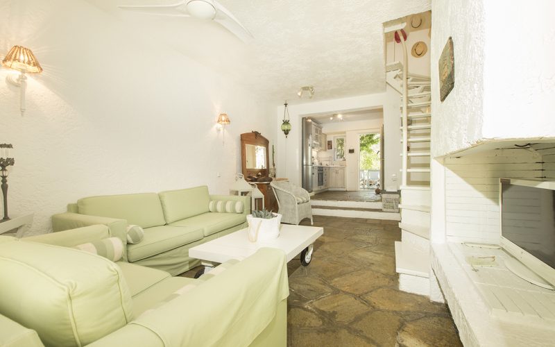 Elegant maisonette by the sea