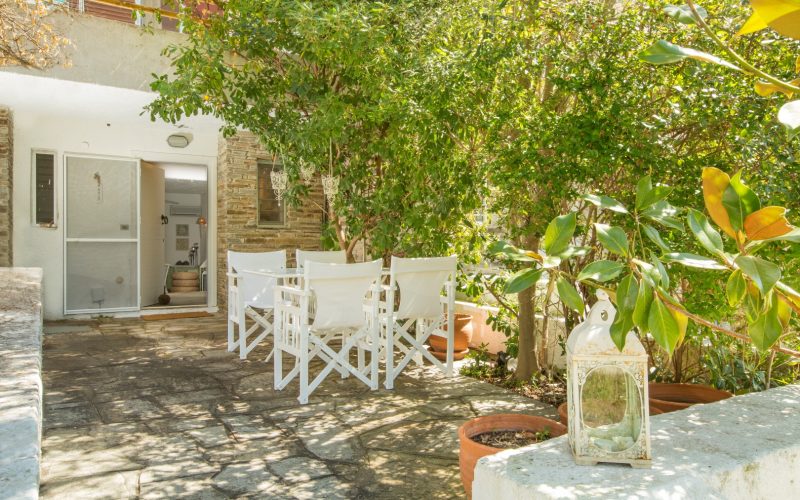 Elegant maisonette by the sea