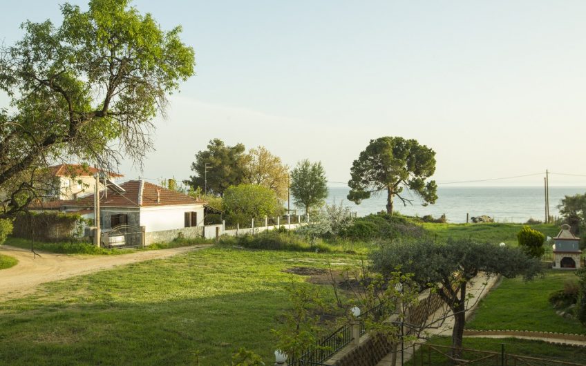 A Lovely Family House by the sea in Nikiti