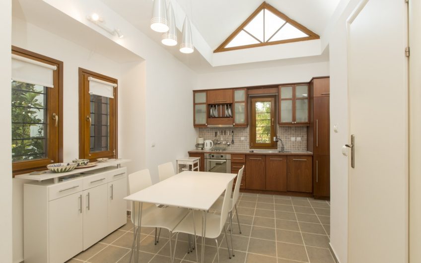 Functional house by the sea at Ierissos