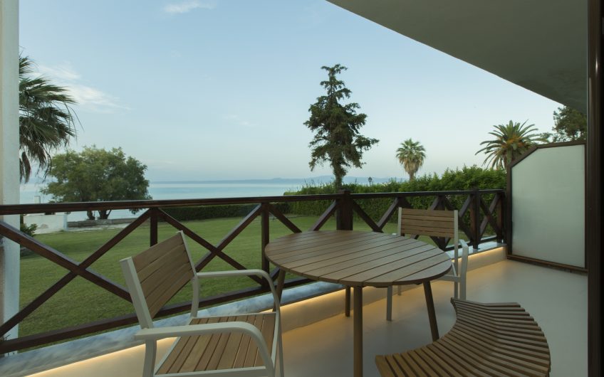 Luxurious stylish Apartment in front of the sea