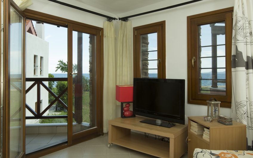A seafront summer house in Ierissos