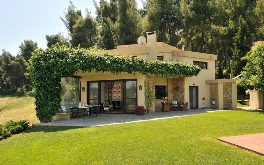 Semi-detached double Villa with great Pool