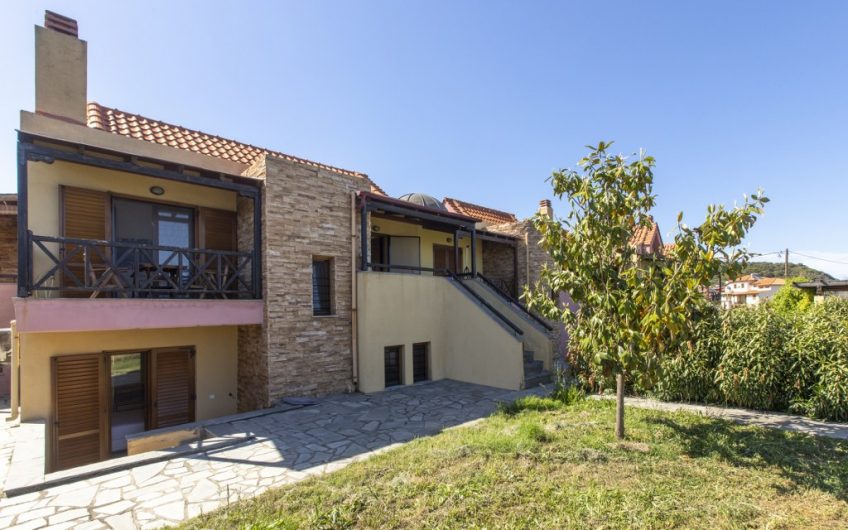 Luxurious well-decorated seafront maisonette