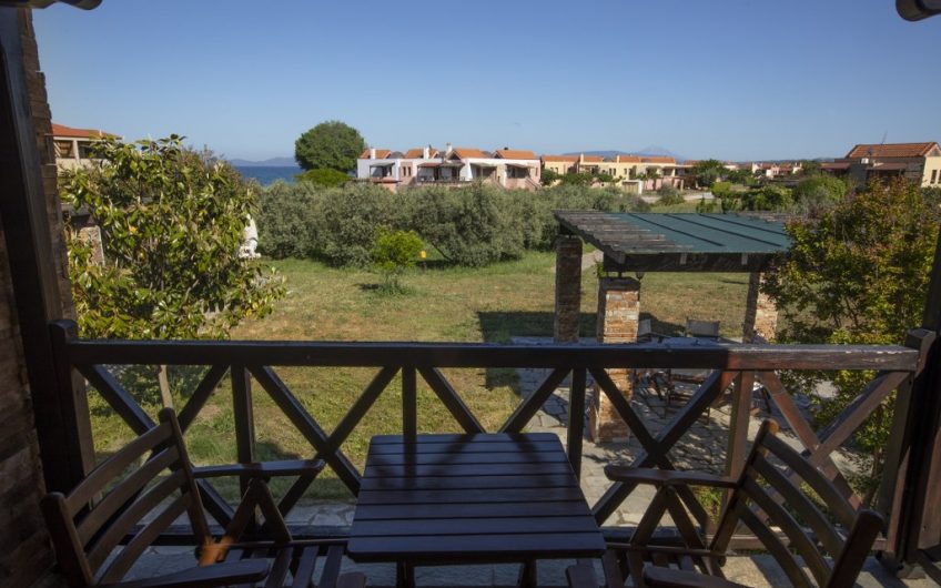 Luxurious well-decorated seafront maisonette