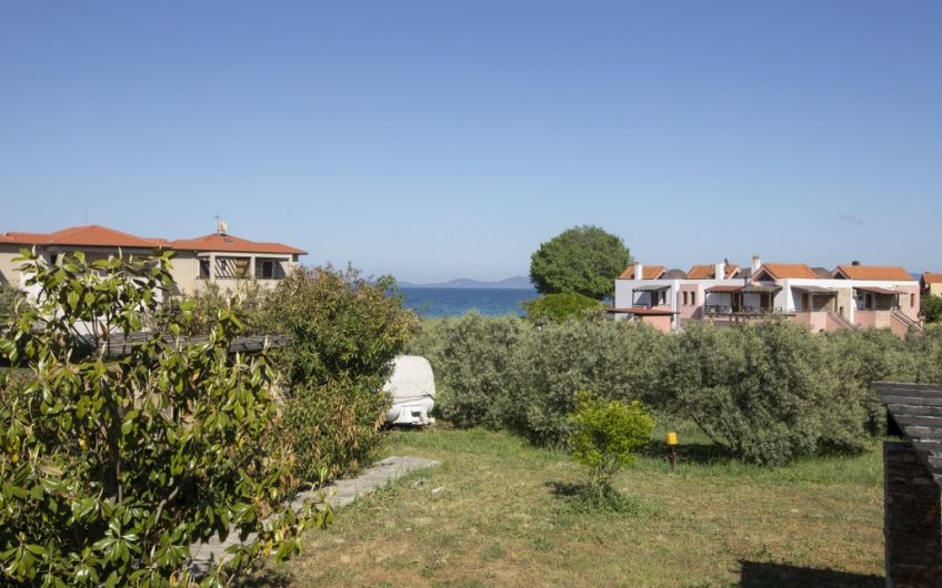 Luxurious well-decorated seafront maisonette