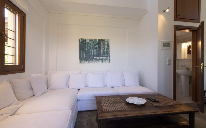 Luxurious well-decorated seafront maisonette