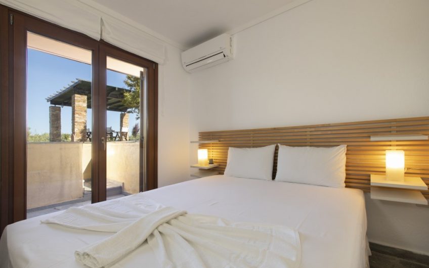 Luxurious well-decorated seafront maisonette