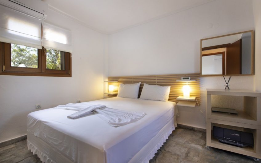 Luxurious well-decorated seafront maisonette