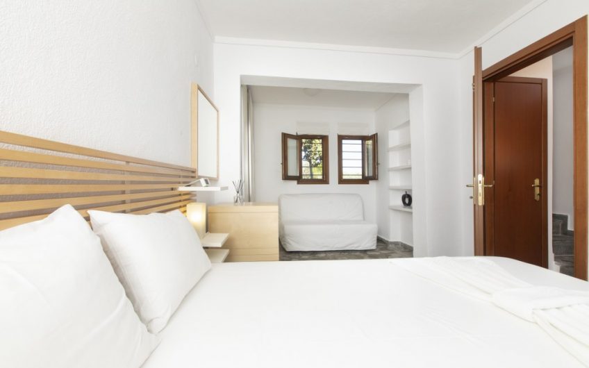 Luxurious well-decorated seafront maisonette