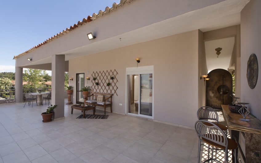 Stylish Apartment with great Veranda @Siviri