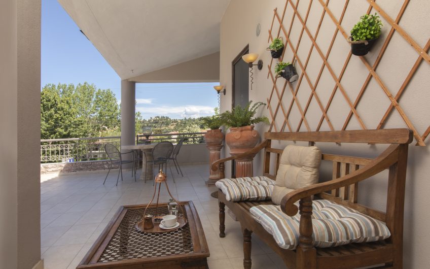 Stylish Apartment with great Veranda @Siviri