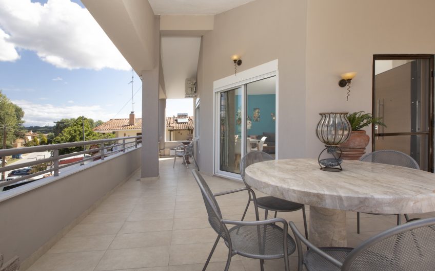 Stylish Apartment with great Veranda @Siviri