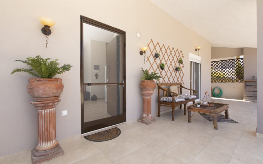 Stylish Apartment with great Veranda @Siviri