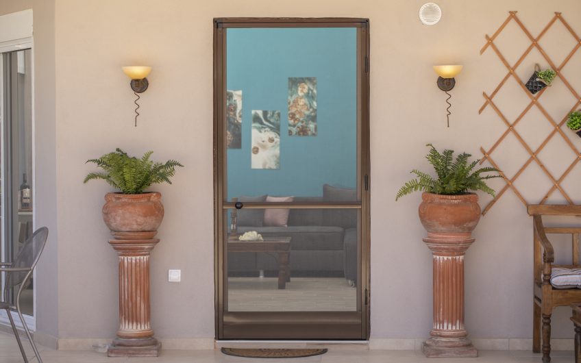 Stylish Apartment with great Veranda @Siviri