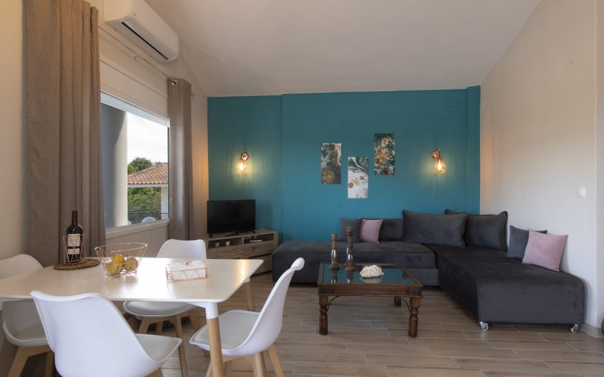 Stylish Apartment with great Veranda @Siviri