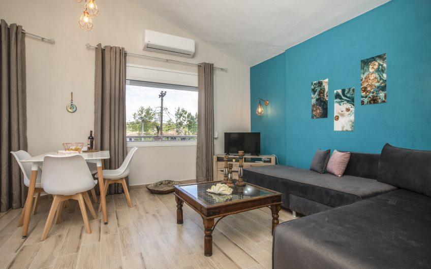 Stylish Apartment with great Veranda @Siviri