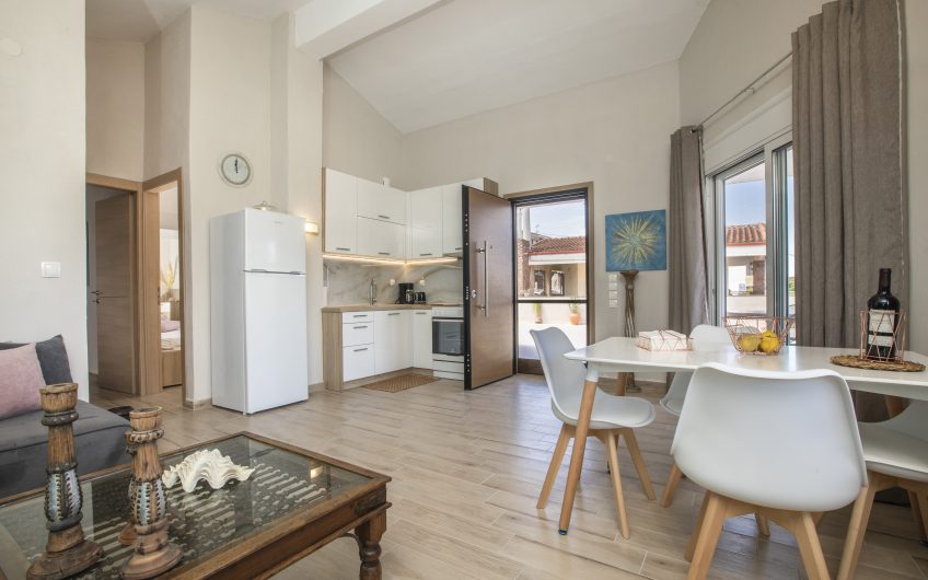 Stylish Apartment with great Veranda @Siviri