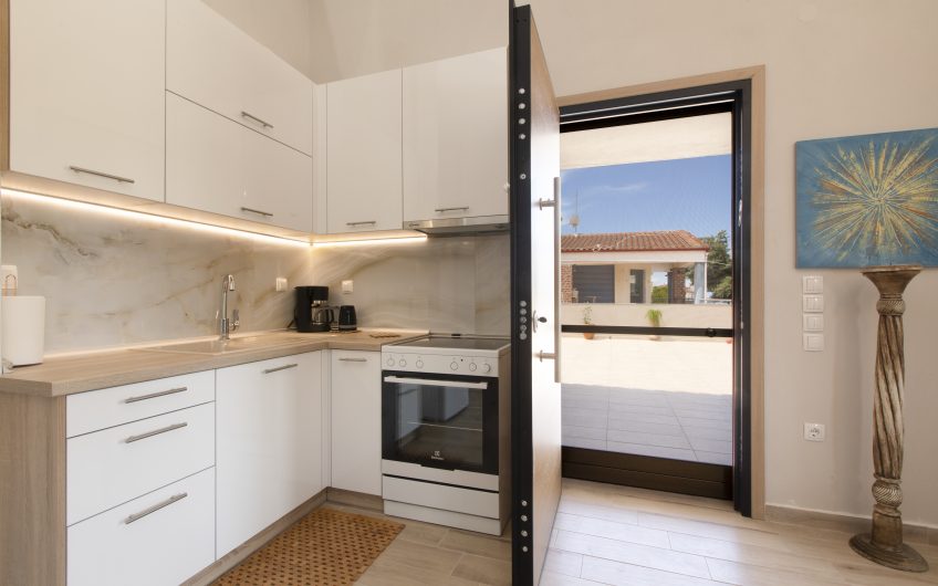 Stylish Apartment with great Veranda @Siviri