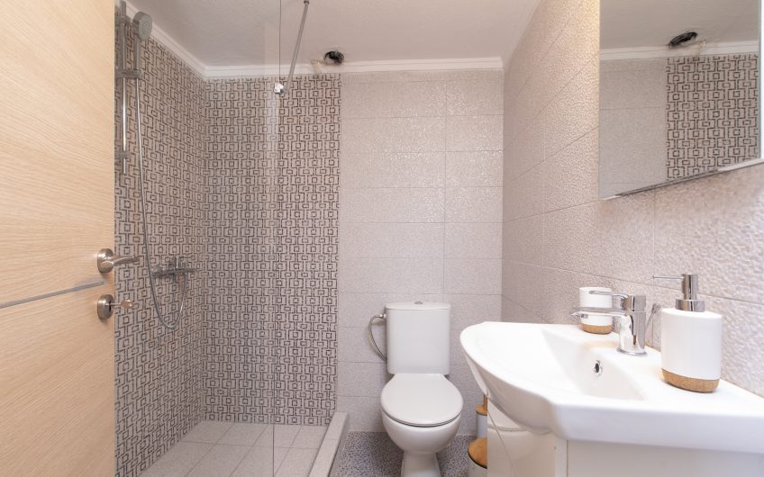 Stylish Apartment with great Veranda @Siviri