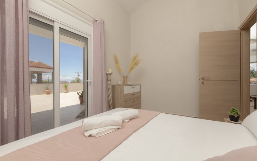 Stylish Apartment with great Veranda @Siviri