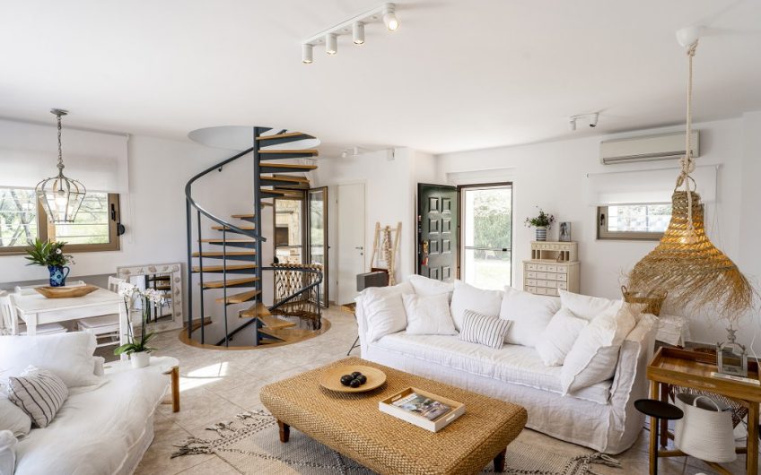 Stylish Villa with Pool @ Hanioti