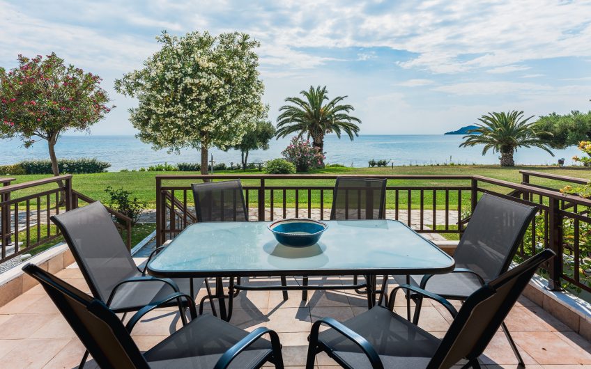 Seafront Beach House Skioni