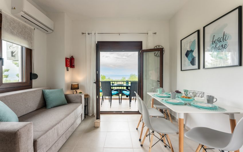 Stylish Bedsit Getaway @ Kriopighi