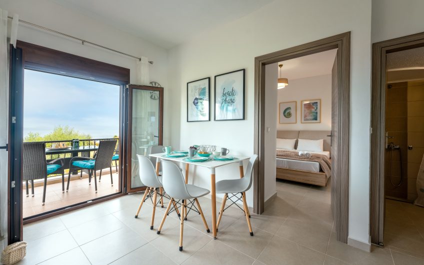 Stylish Bedsit Getaway @ Kriopighi