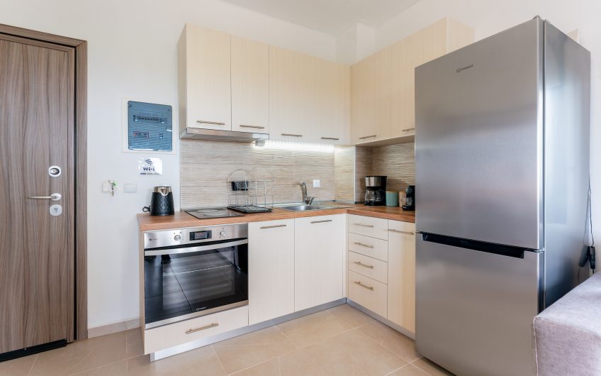 Stylish Bedsit Getaway @ Kriopighi
