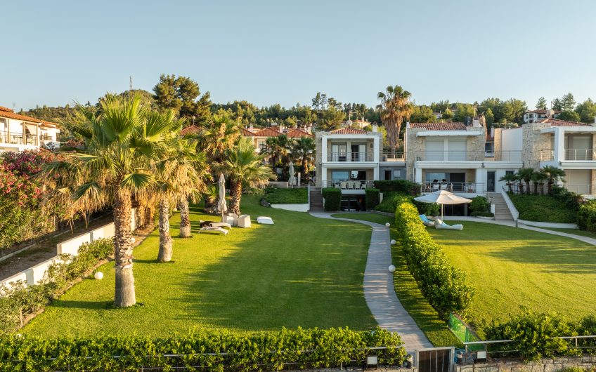 Luxurious Beachfront Pefkochori Villa