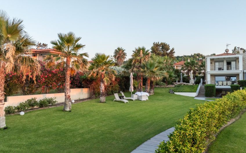Luxurious Beachfront Pefkochori Villa
