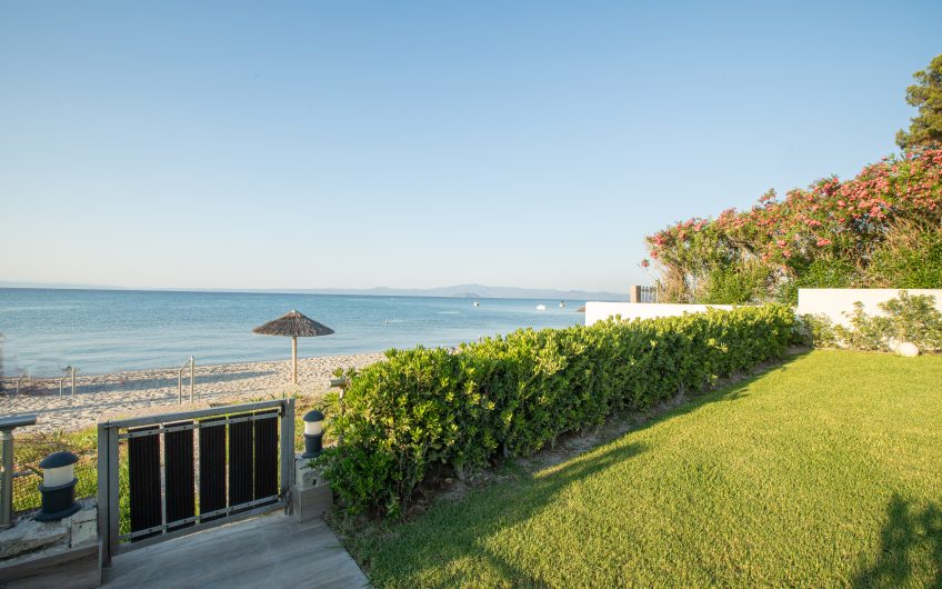 Luxurious Beachfront Pefkochori Villa