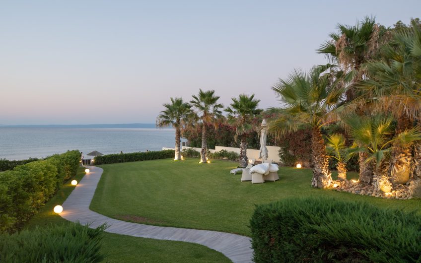 Luxurious Beachfront Pefkochori Villa