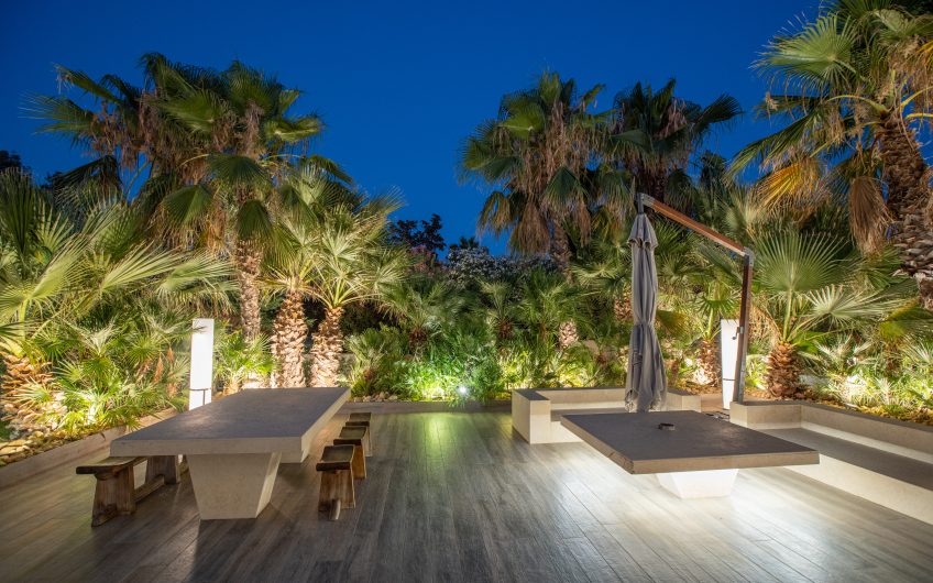 Luxurious Beachfront Pefkochori Villa