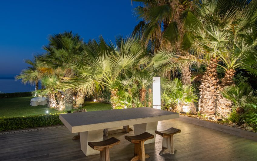 Luxurious Beachfront Pefkochori Villa