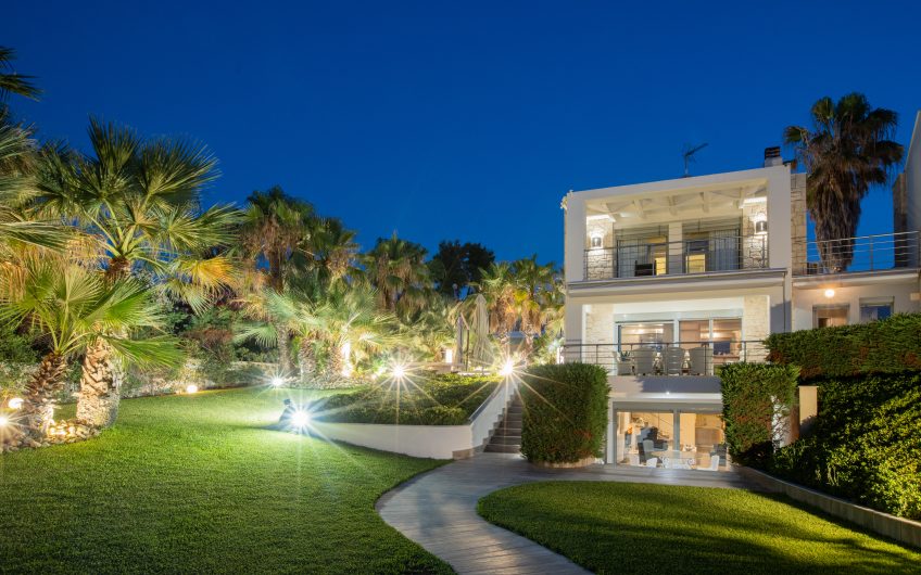 Luxurious Beachfront Pefkochori Villa
