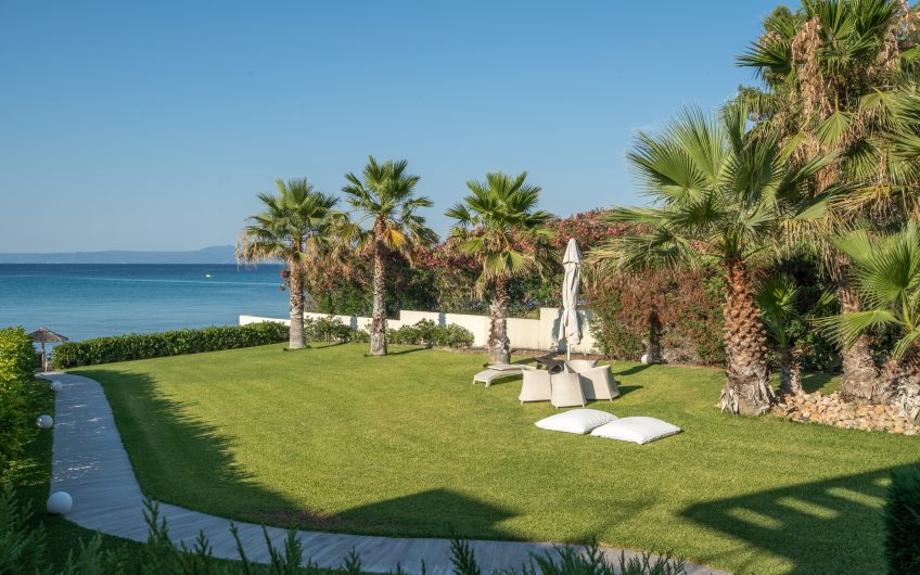 Luxurious Beachfront Pefkochori Villa