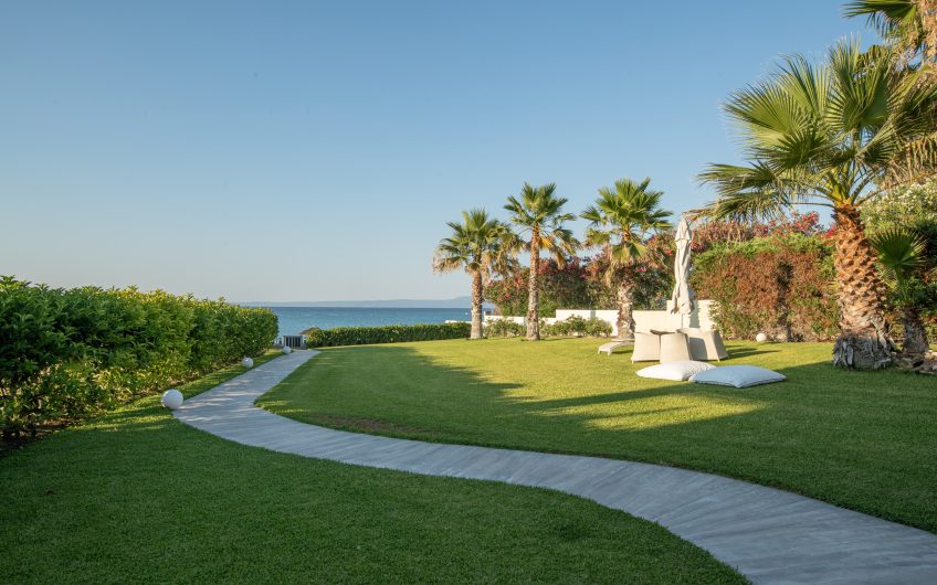 Luxurious Beachfront Pefkochori Villa