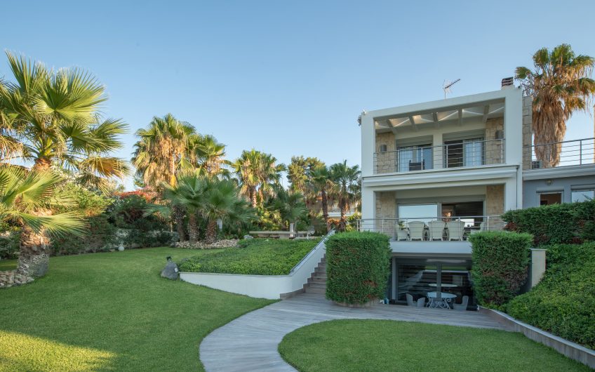 Luxurious Beachfront Pefkochori Villa