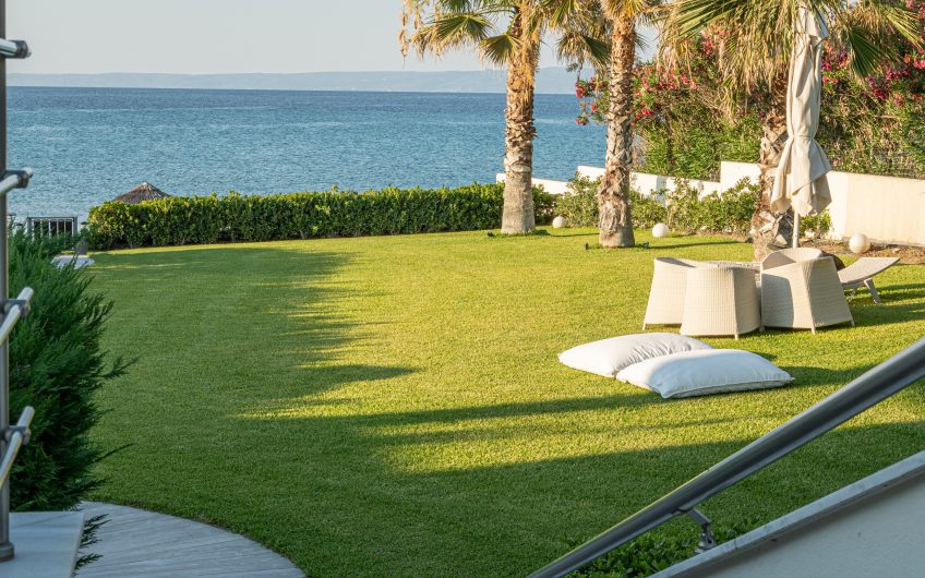Luxurious Beachfront Pefkochori Villa