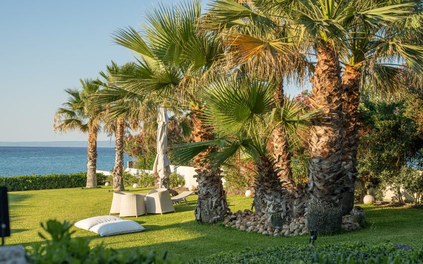 Luxurious Beachfront Pefkochori Villa